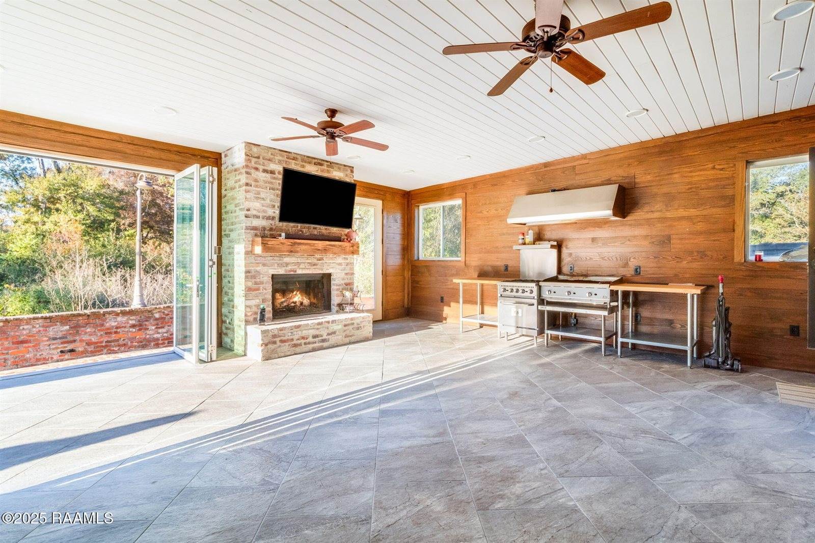 220 Edgewood Avenue, Rayne, LA 70578