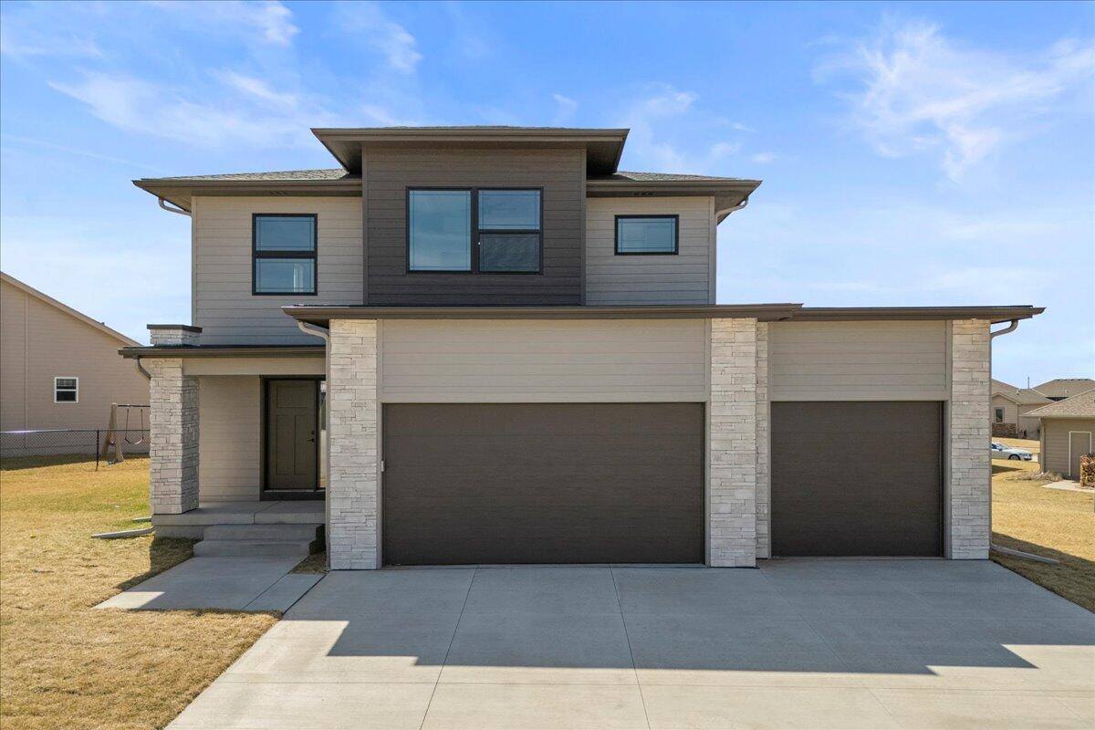 202 Augusta Drive, Treynor, IA 51575