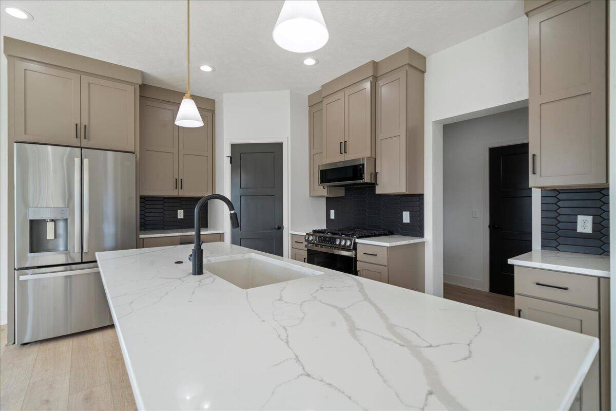 202 Augusta Drive, Treynor, IA 51575