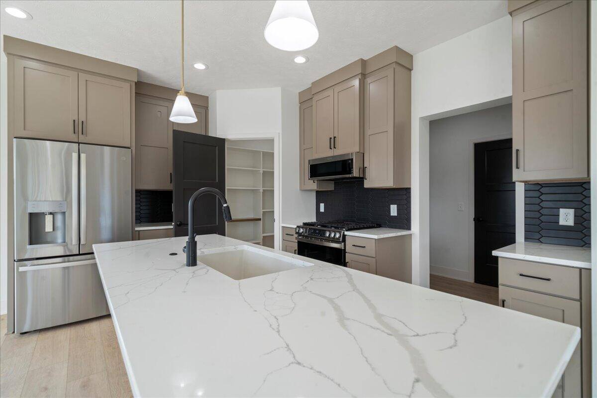 202 Augusta Drive, Treynor, IA 51575