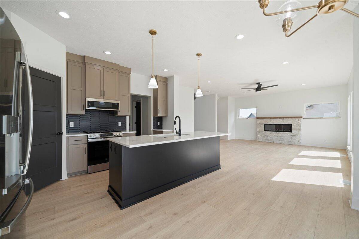 202 Augusta Drive, Treynor, IA 51575