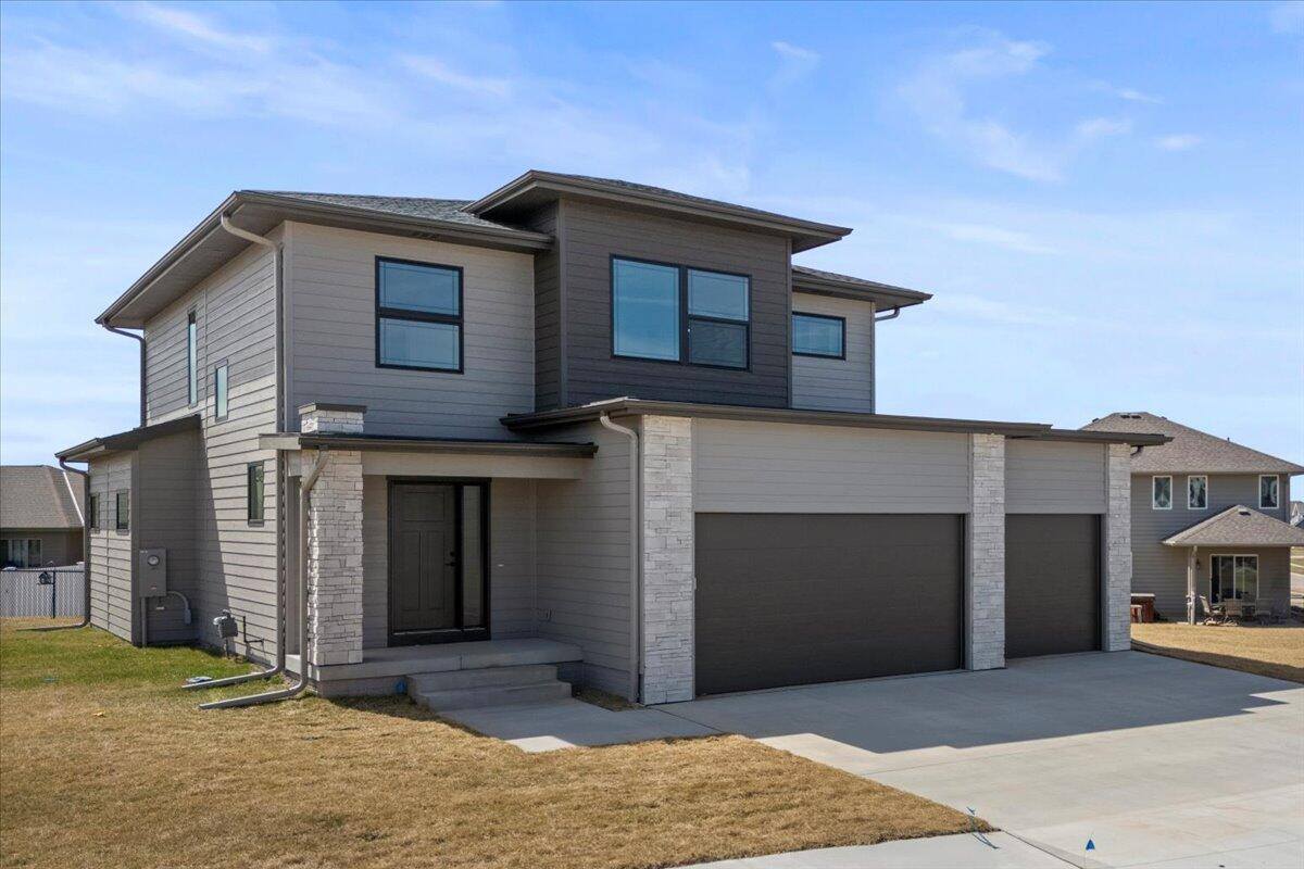 202 Augusta Drive, Treynor, IA 51575