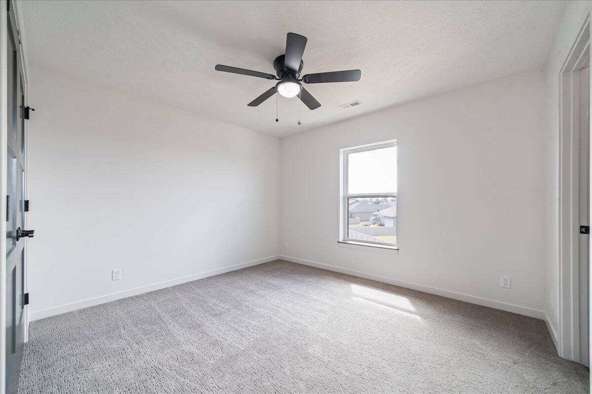 202 Augusta Drive, Treynor, IA 51575