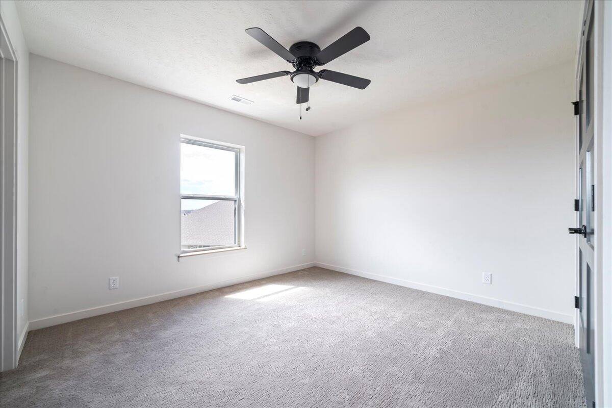 202 Augusta Drive, Treynor, IA 51575