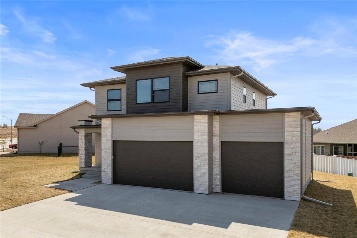 202 Augusta Drive, Treynor, IA 51575