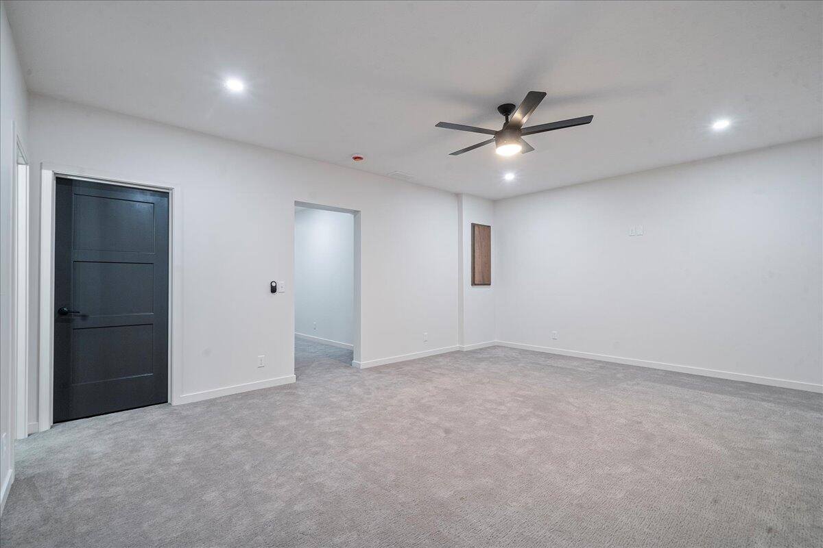 202 Augusta Drive, Treynor, IA 51575