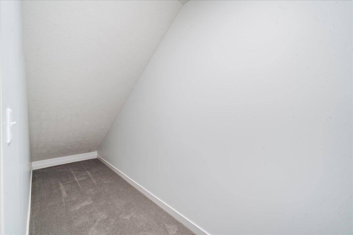 202 Augusta Drive, Treynor, IA 51575