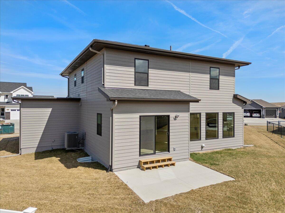 202 Augusta Drive, Treynor, IA 51575