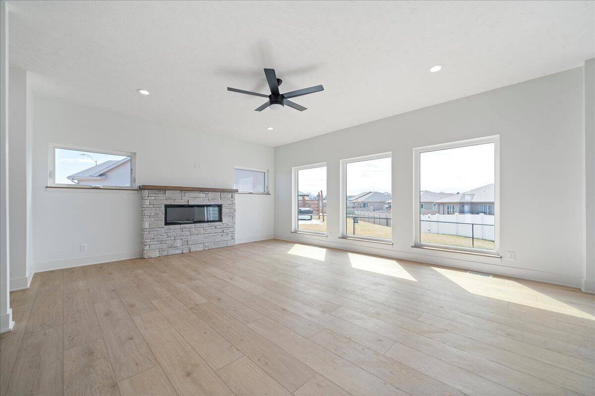 202 Augusta Drive, Treynor, IA 51575