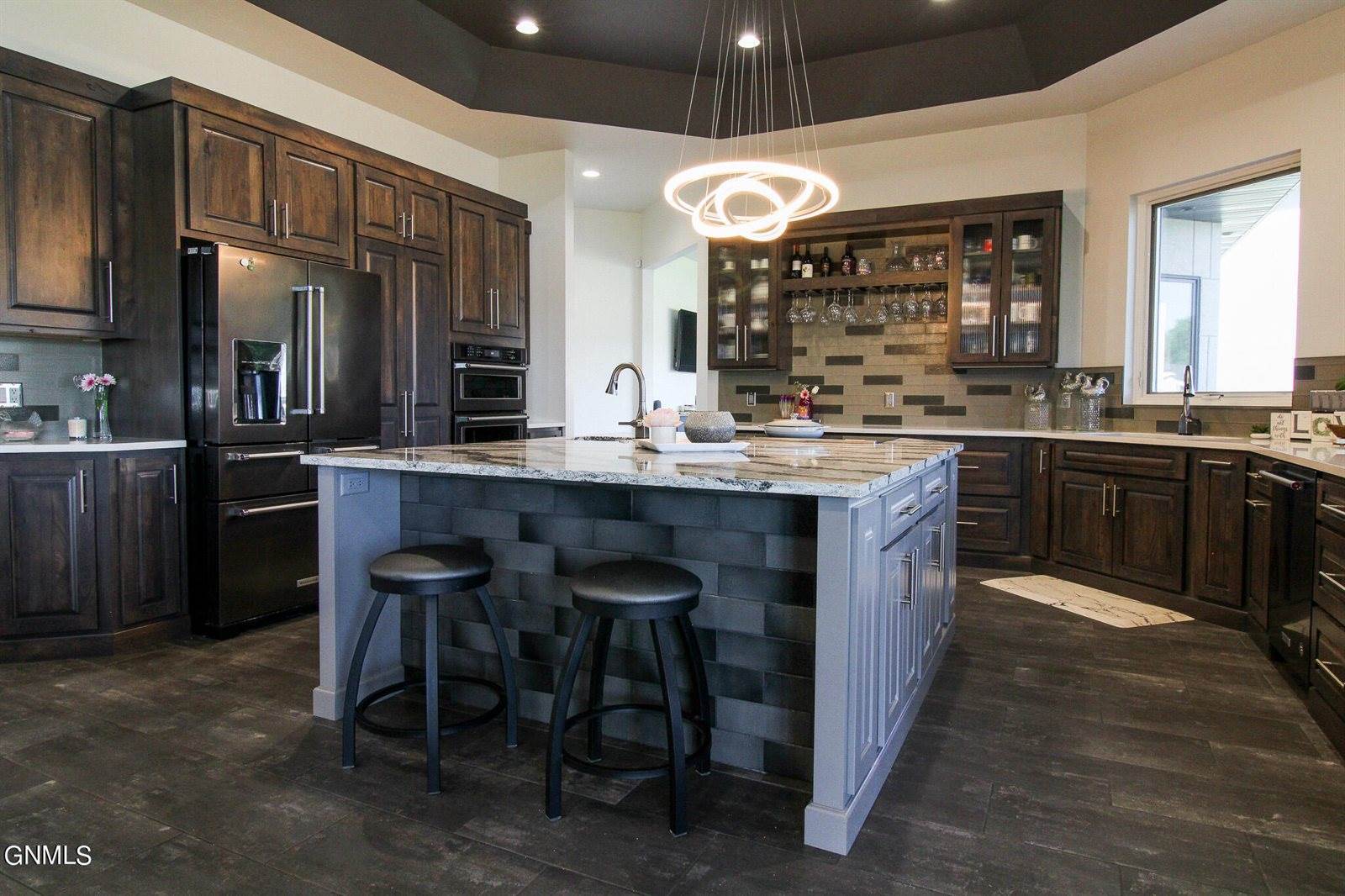 2533 Langer Lane, Bismarck, ND 58504