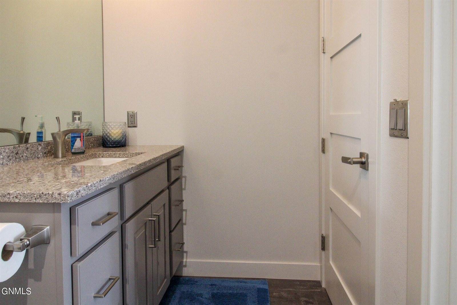 2533 Langer Lane, Bismarck, ND 58504