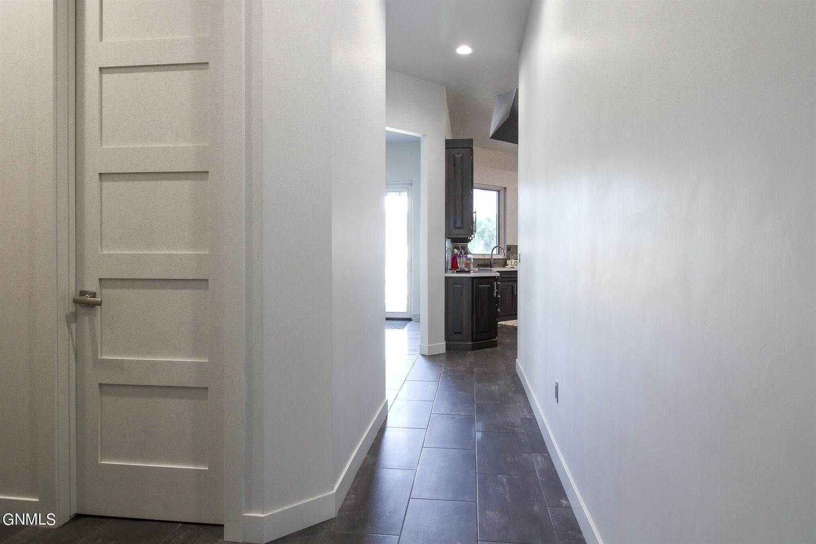 2533 Langer Lane, Bismarck, ND 58504