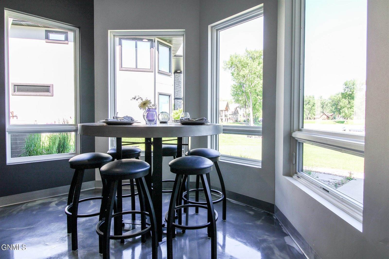 2533 Langer Lane, Bismarck, ND 58504