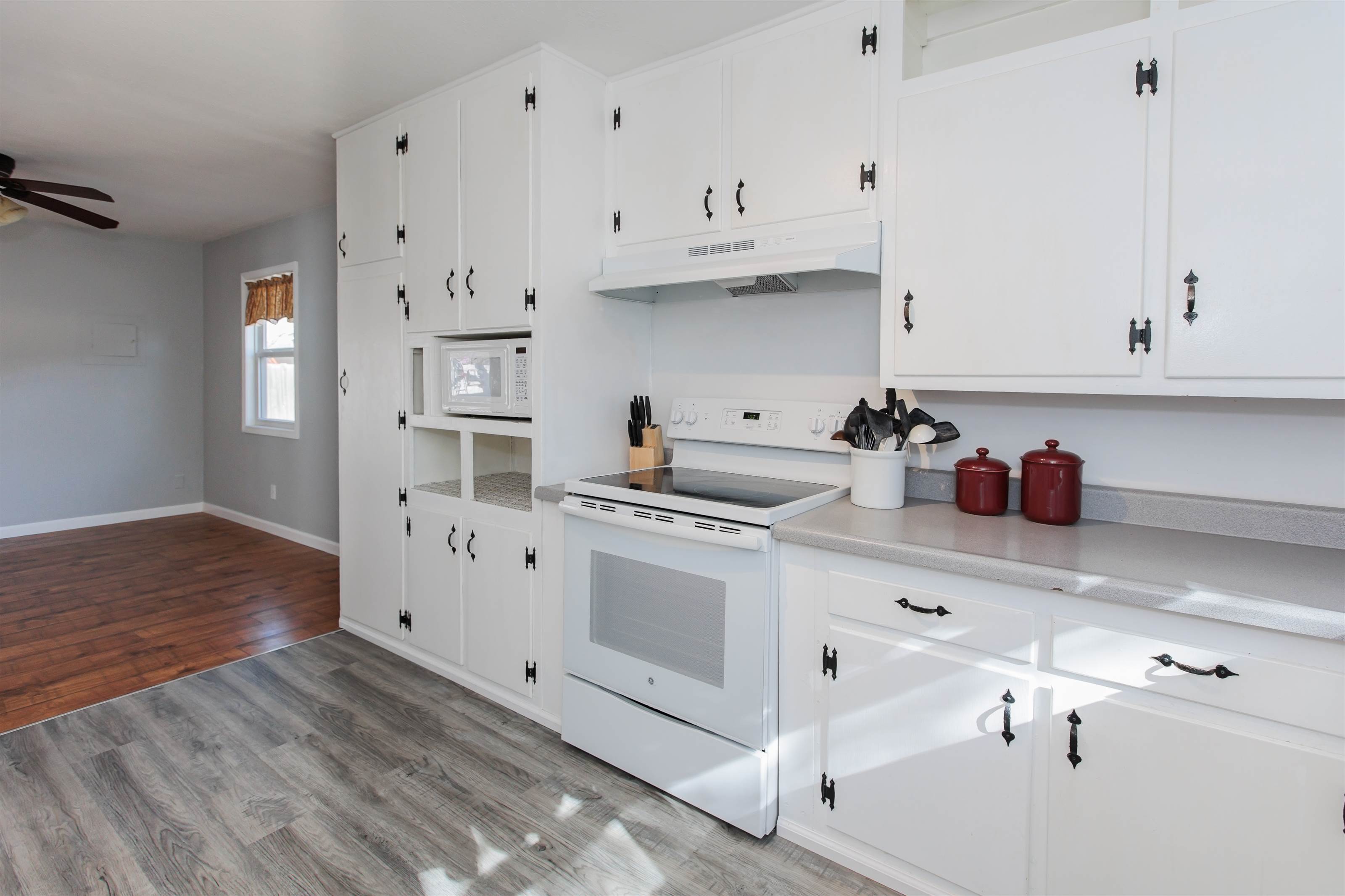 941 N Sullivan St, Ulysses, KS 67880