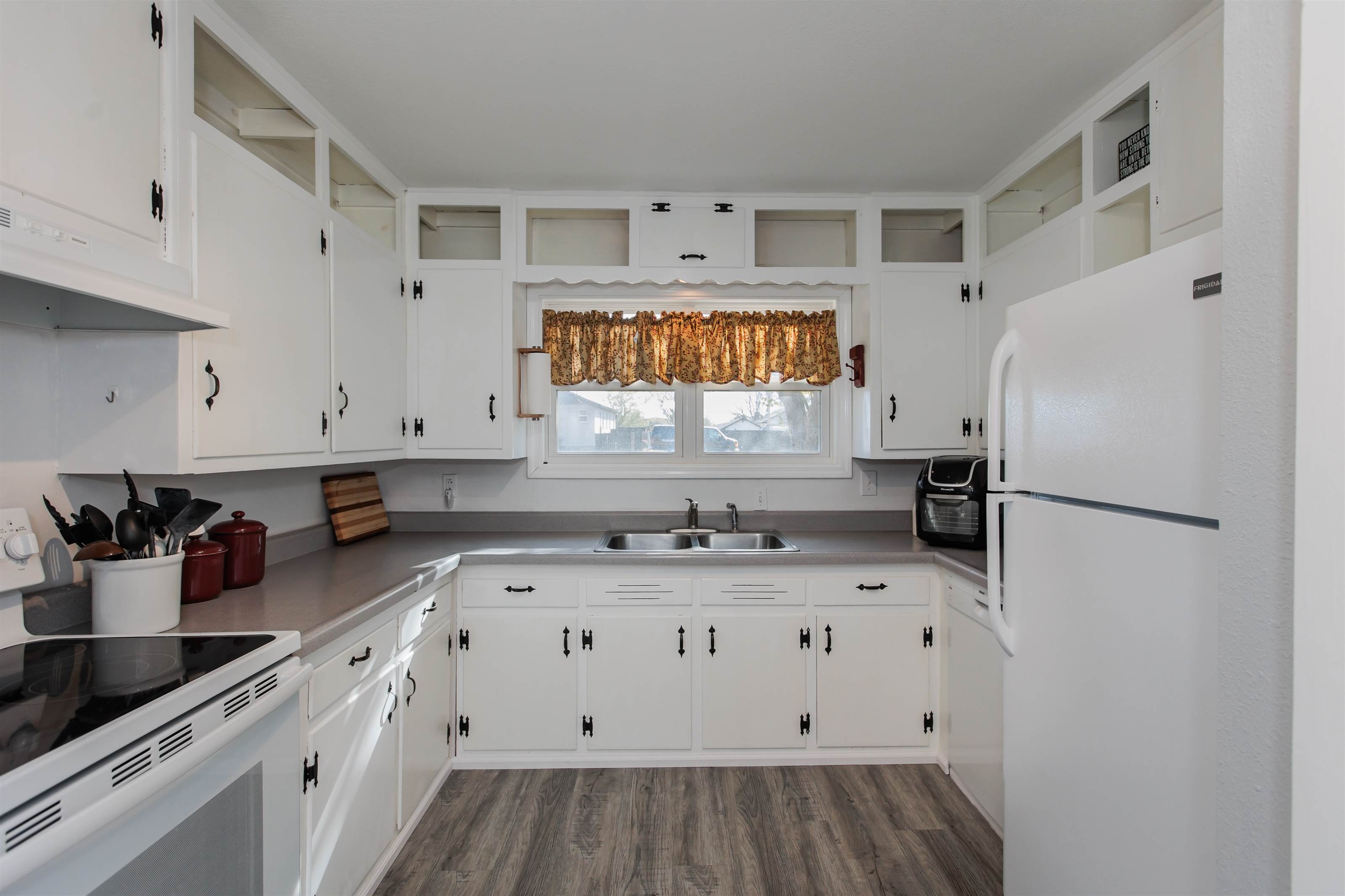 941 N Sullivan St, Ulysses, KS 67880