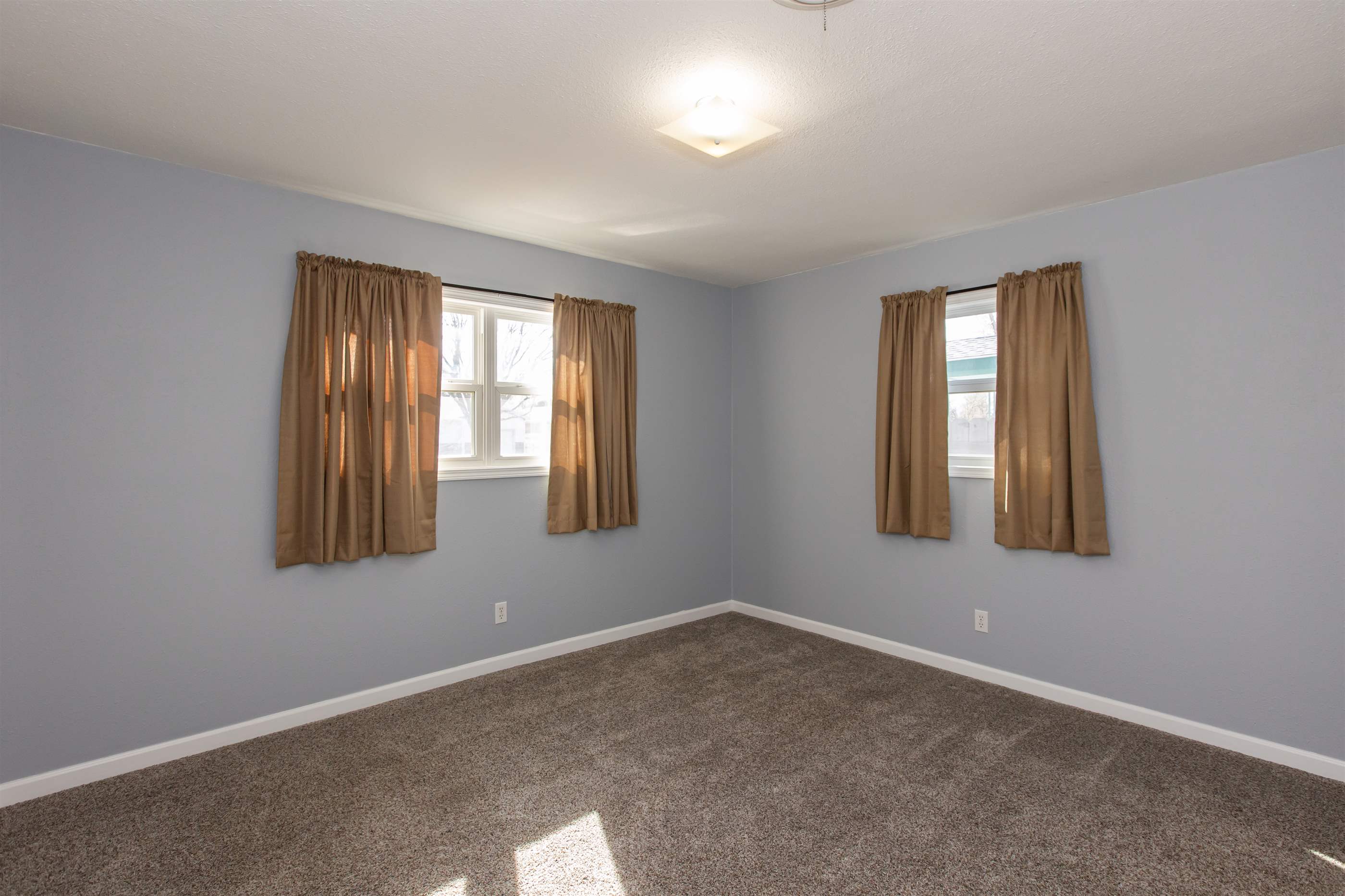 941 N Sullivan St, Ulysses, KS 67880