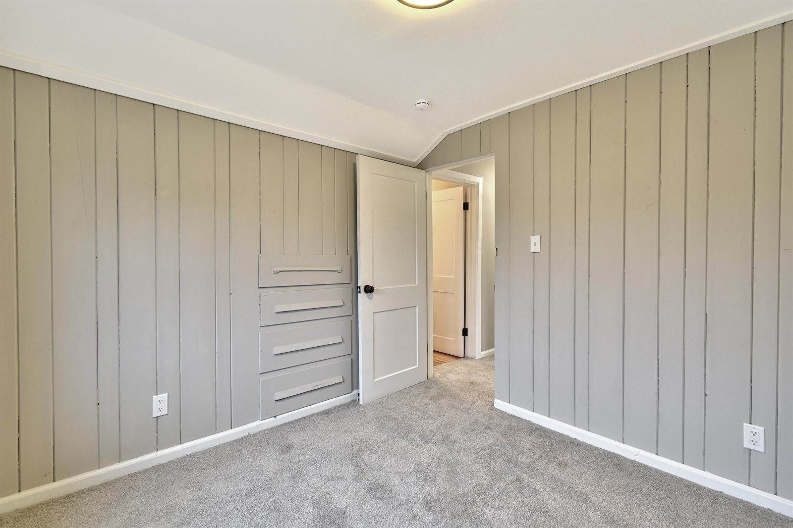 345 East Goulson Avenue, Hazel Park, MI 48030