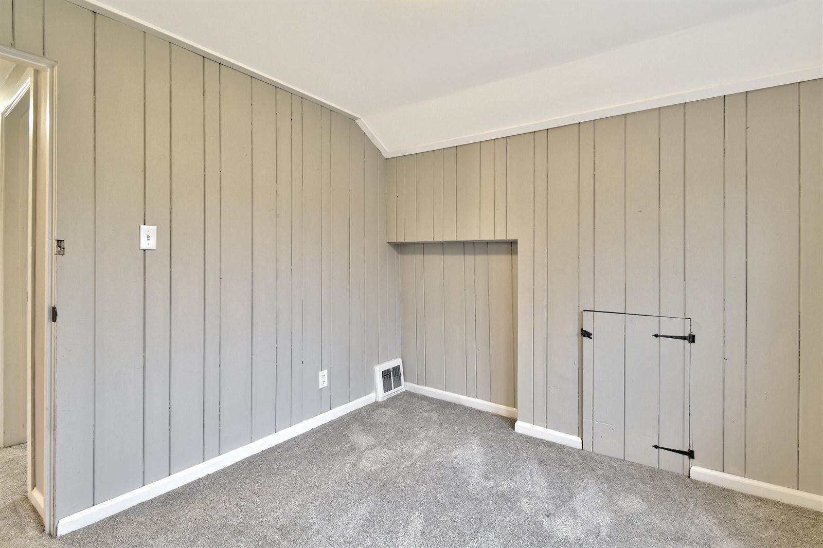 345 East Goulson Avenue, Hazel Park, MI 48030