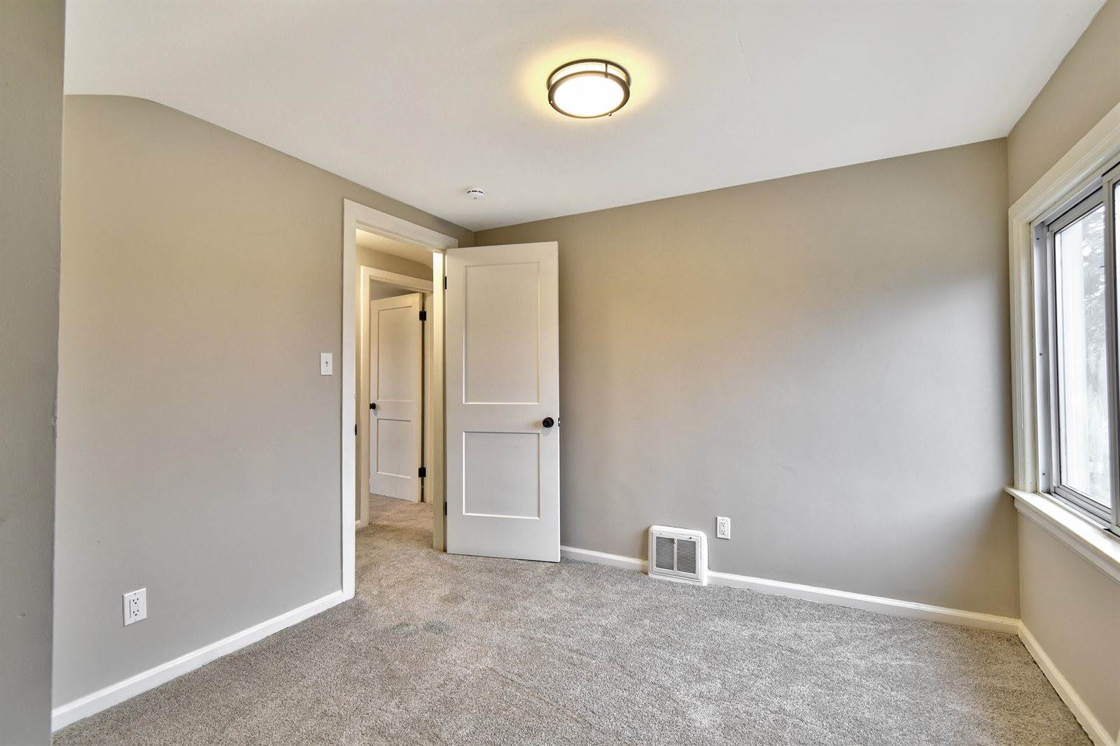 345 East Goulson Avenue, Hazel Park, MI 48030
