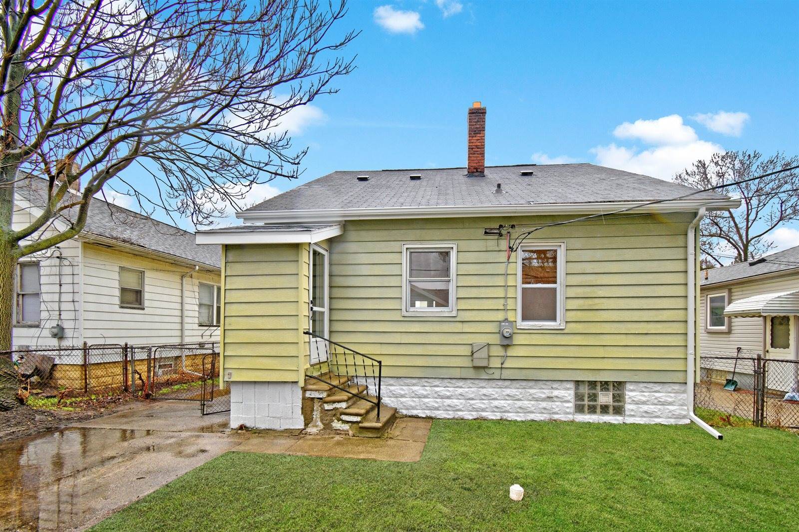 345 East Goulson Avenue, Hazel Park, MI 48030