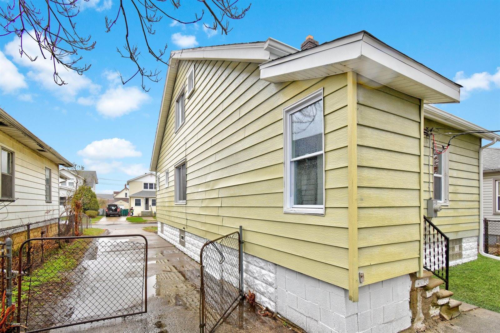 345 East Goulson Avenue, Hazel Park, MI 48030