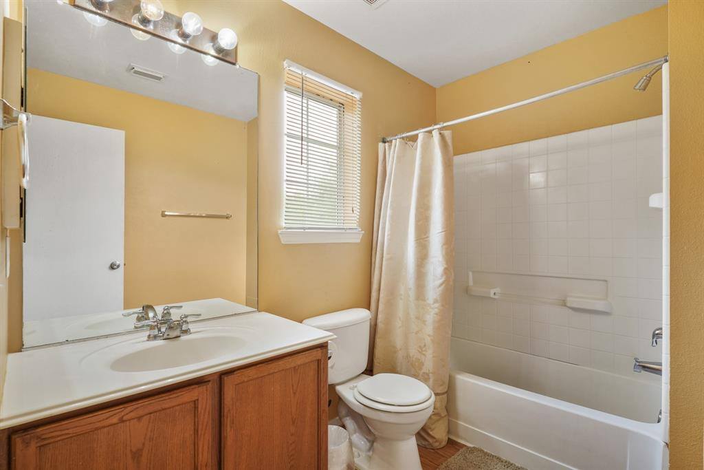 2826 Feather Green Trail, Fresno, TX 77545