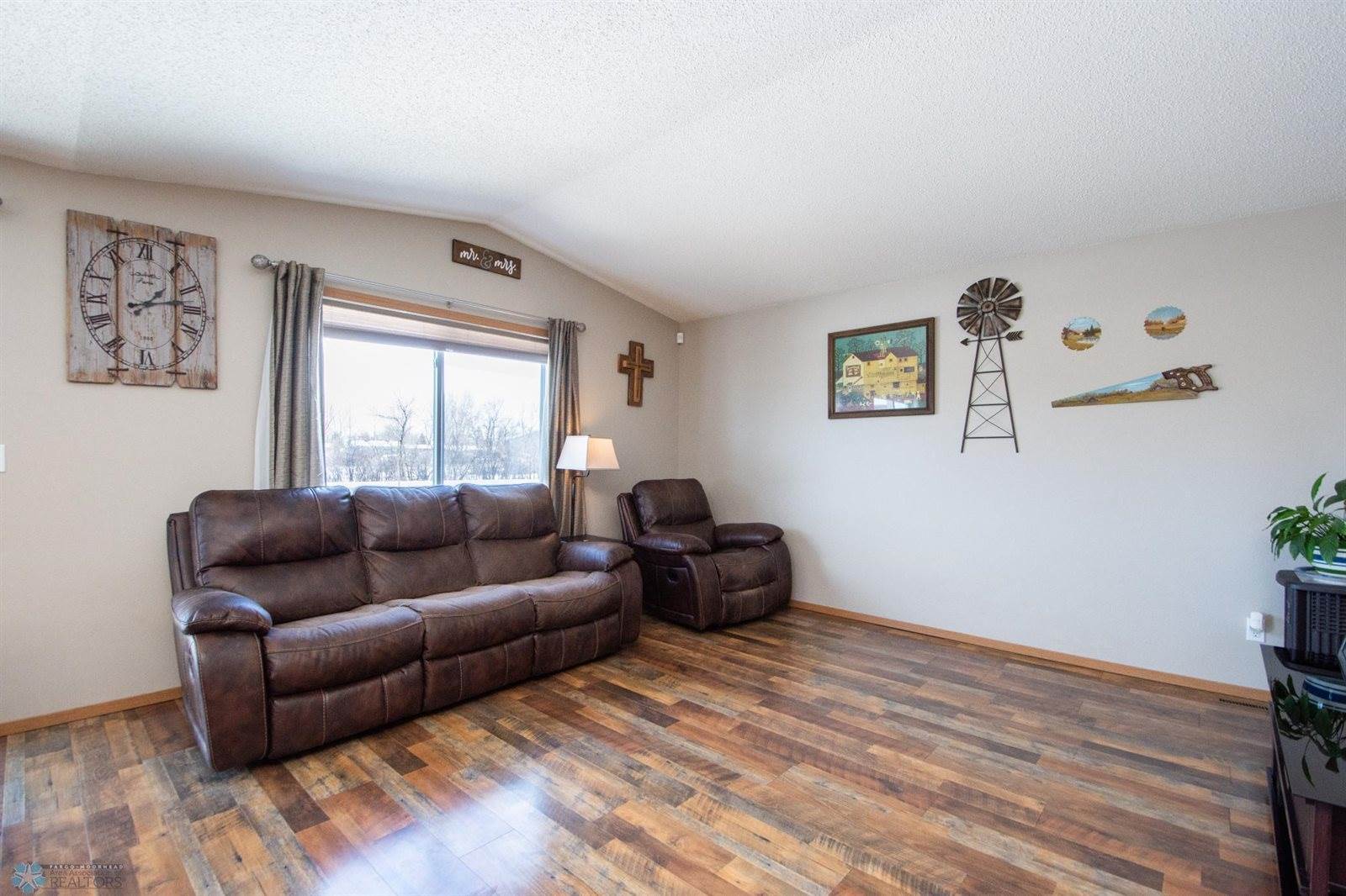 361 Maple Pointe Boulevard, Mapleton, ND 58059