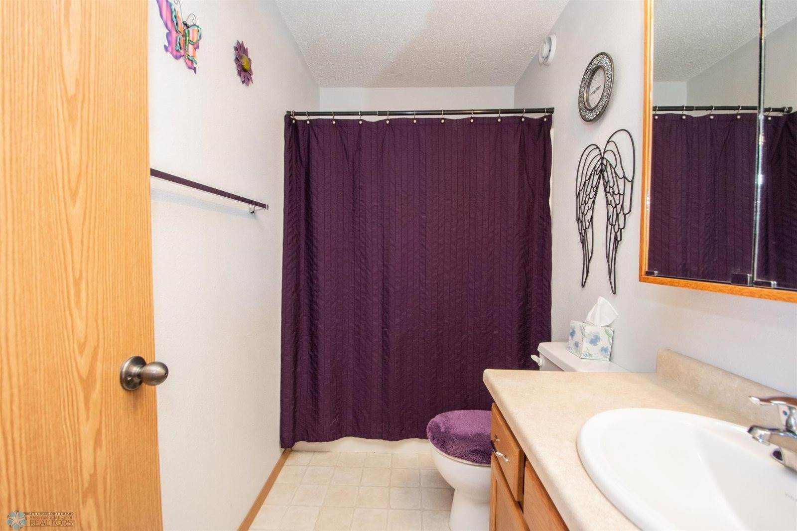 361 Maple Pointe Boulevard, Mapleton, ND 58059