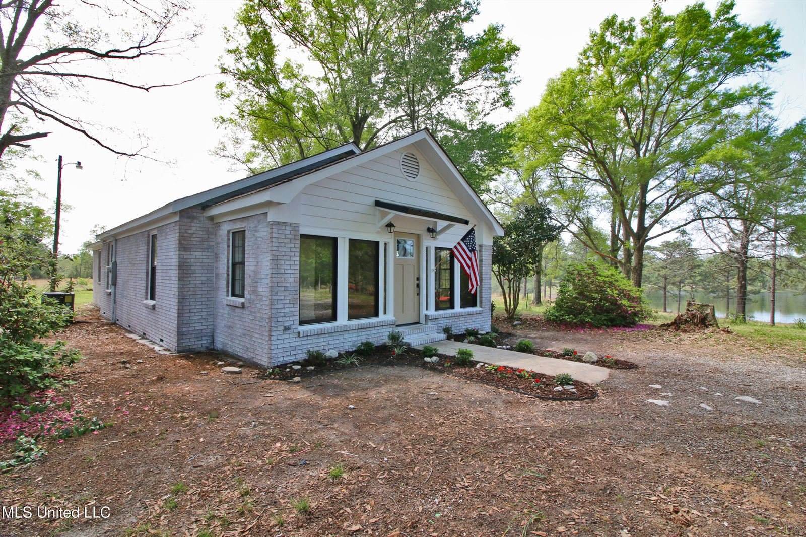 130 Ernest Nichelson Road, Lucedale, MS 39452