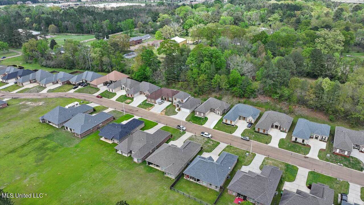 125 Ashley Park Drive, Byram, MS 39272