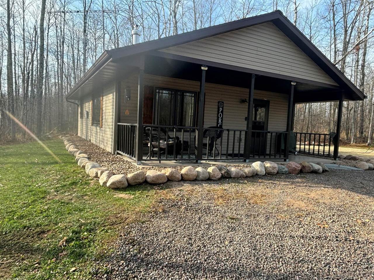 W9527 Mile Rd, Hubbard, WI 54848