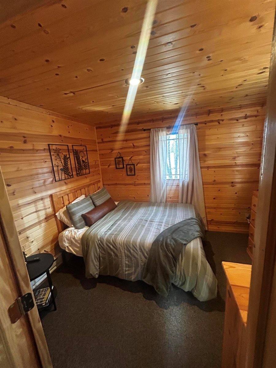 W9527 Mile Rd, Hubbard, WI 54848