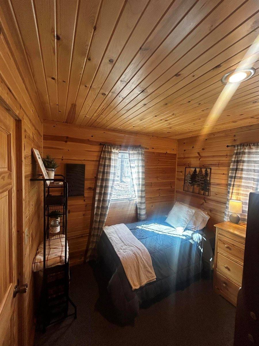 W9527 Mile Rd, Hubbard, WI 54848