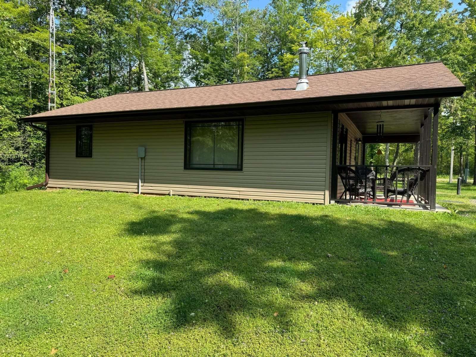 W9527 Mile Rd, Hubbard, WI 54848