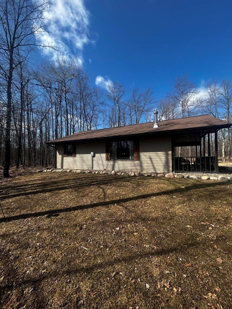 W9527 Mile Rd, Hubbard, WI 54848