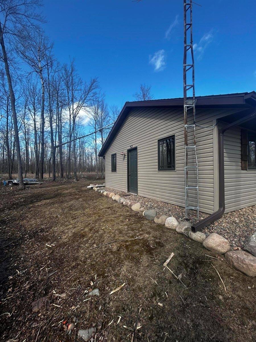 W9527 Mile Rd, Hubbard, WI 54848