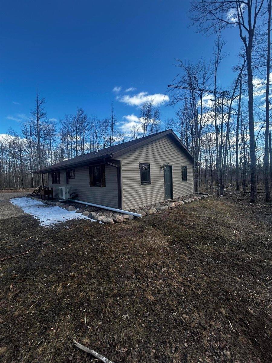 W9527 Mile Rd, Hubbard, WI 54848