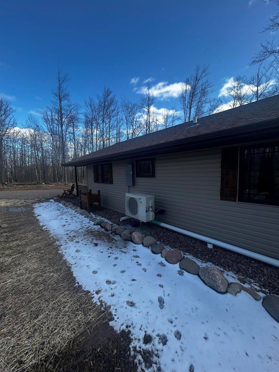 W9527 Mile Rd, Hubbard, WI 54848