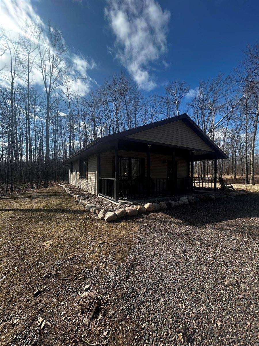 W9527 Mile Rd, Hubbard, WI 54848