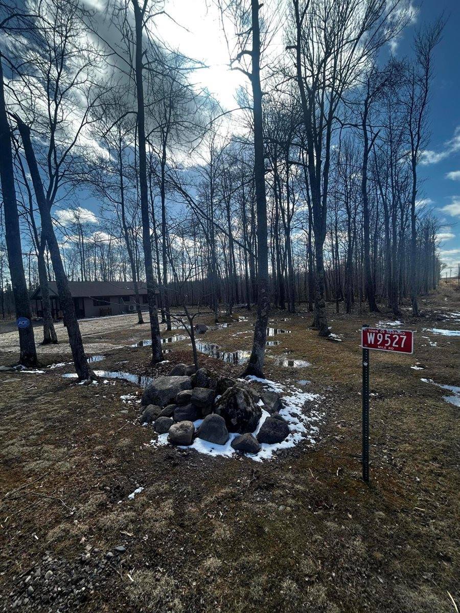 W9527 Mile Rd, Hubbard, WI 54848
