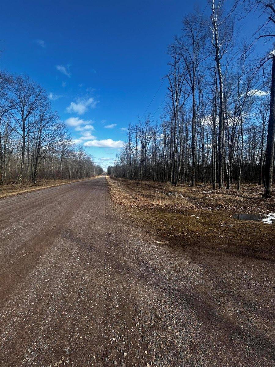 W9527 Mile Rd, Hubbard, WI 54848