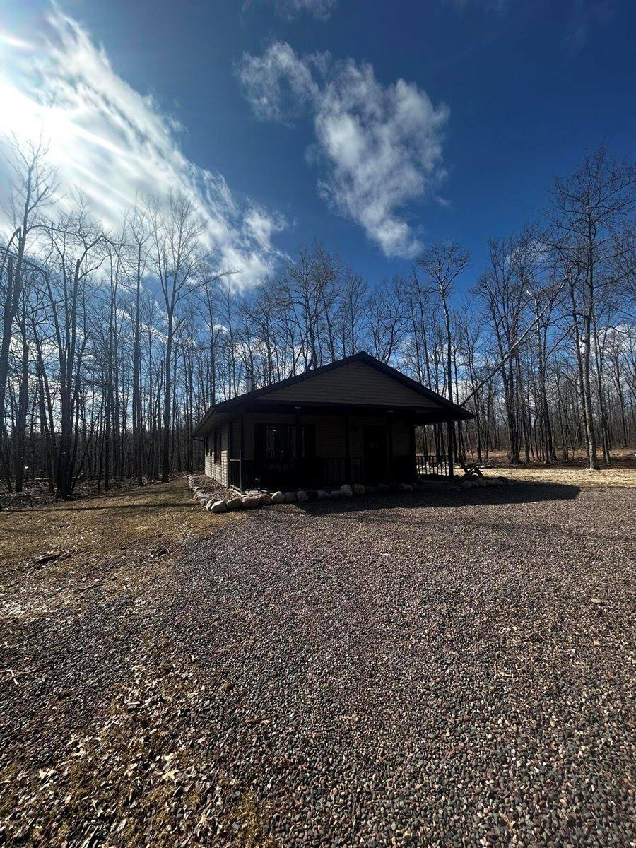 W9527 Mile Rd, Hubbard, WI 54848