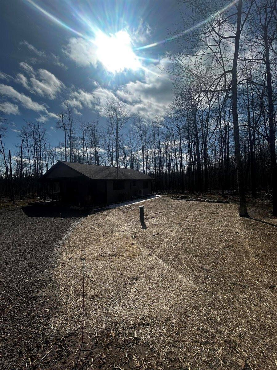 W9527 Mile Rd, Hubbard, WI 54848