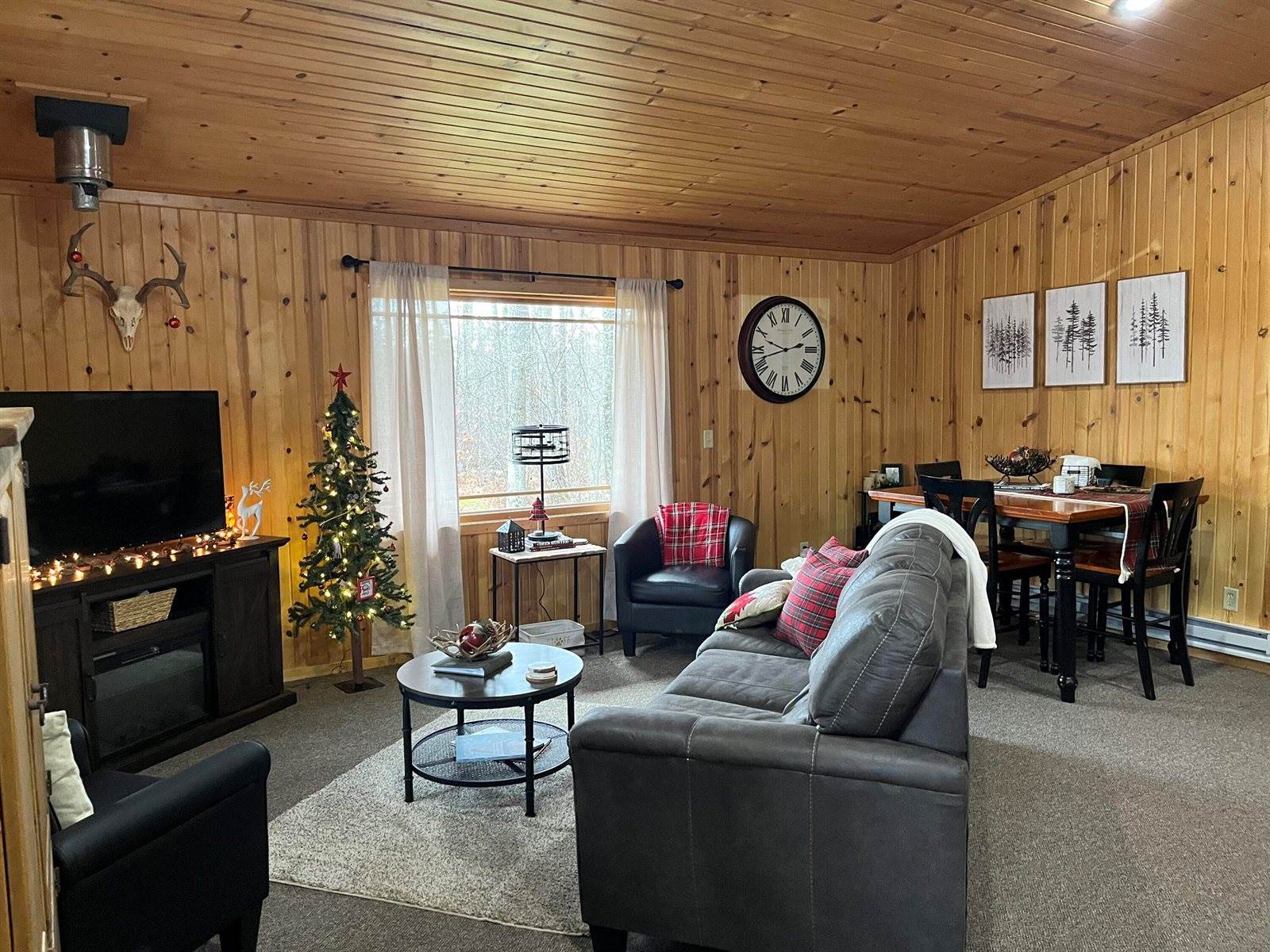 W9527 Mile Rd, Hubbard, WI 54848