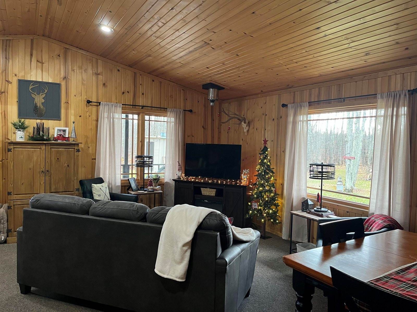 W9527 Mile Rd, Hubbard, WI 54848