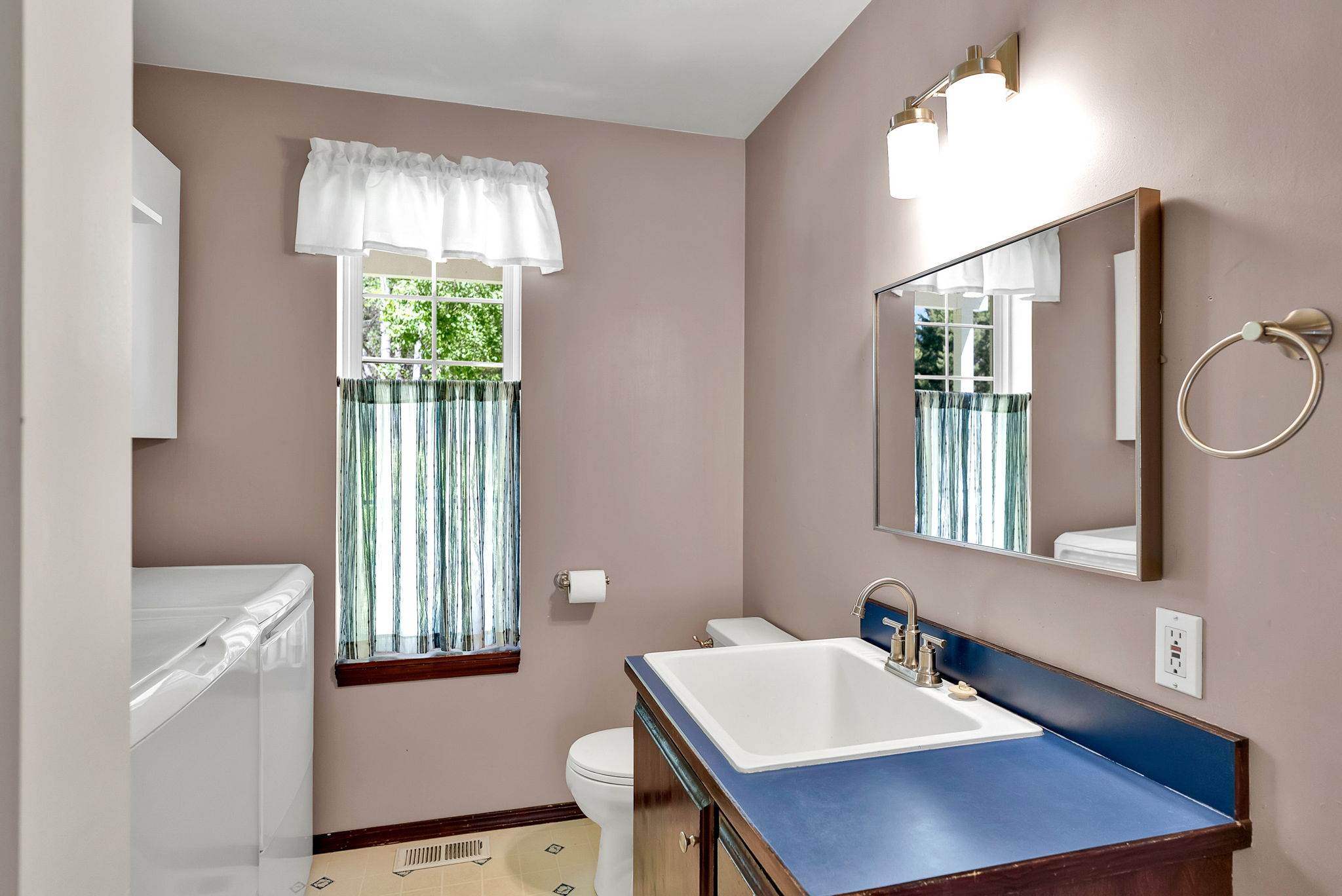 12854 East Hellroaring Rd, Athol, ID 83801