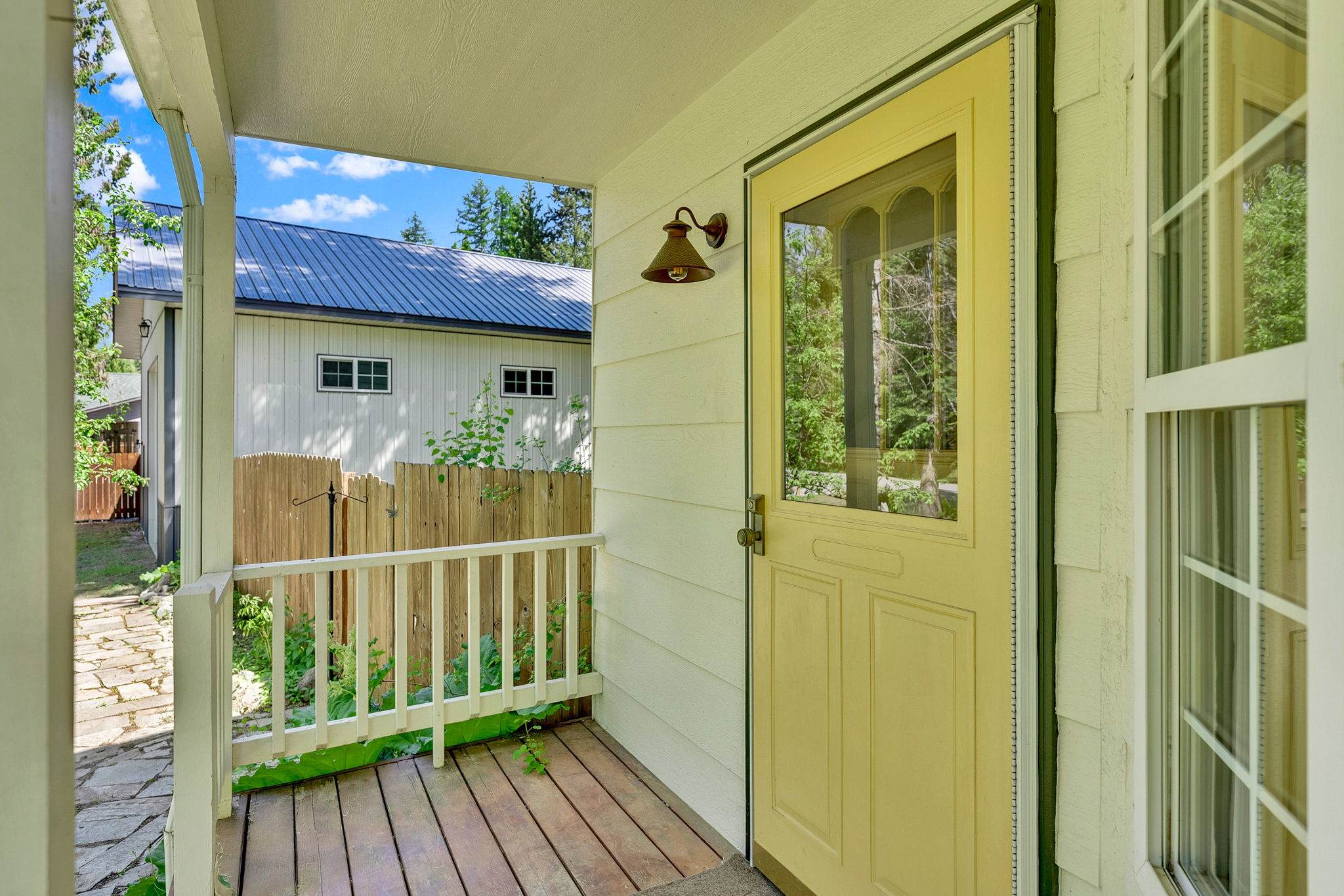 12854 East Hellroaring Rd, Athol, ID 83801