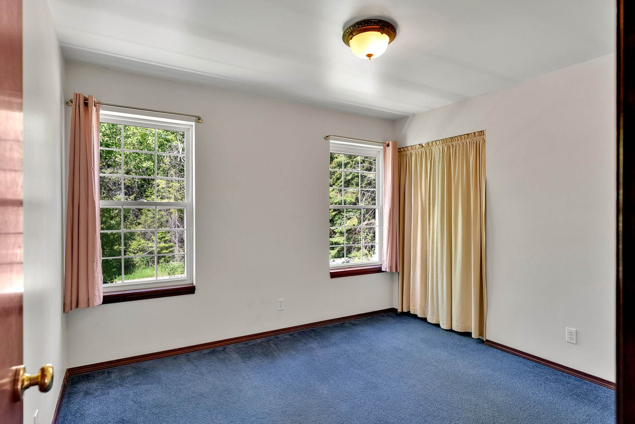 12854 East Hellroaring Rd, Athol, ID 83801