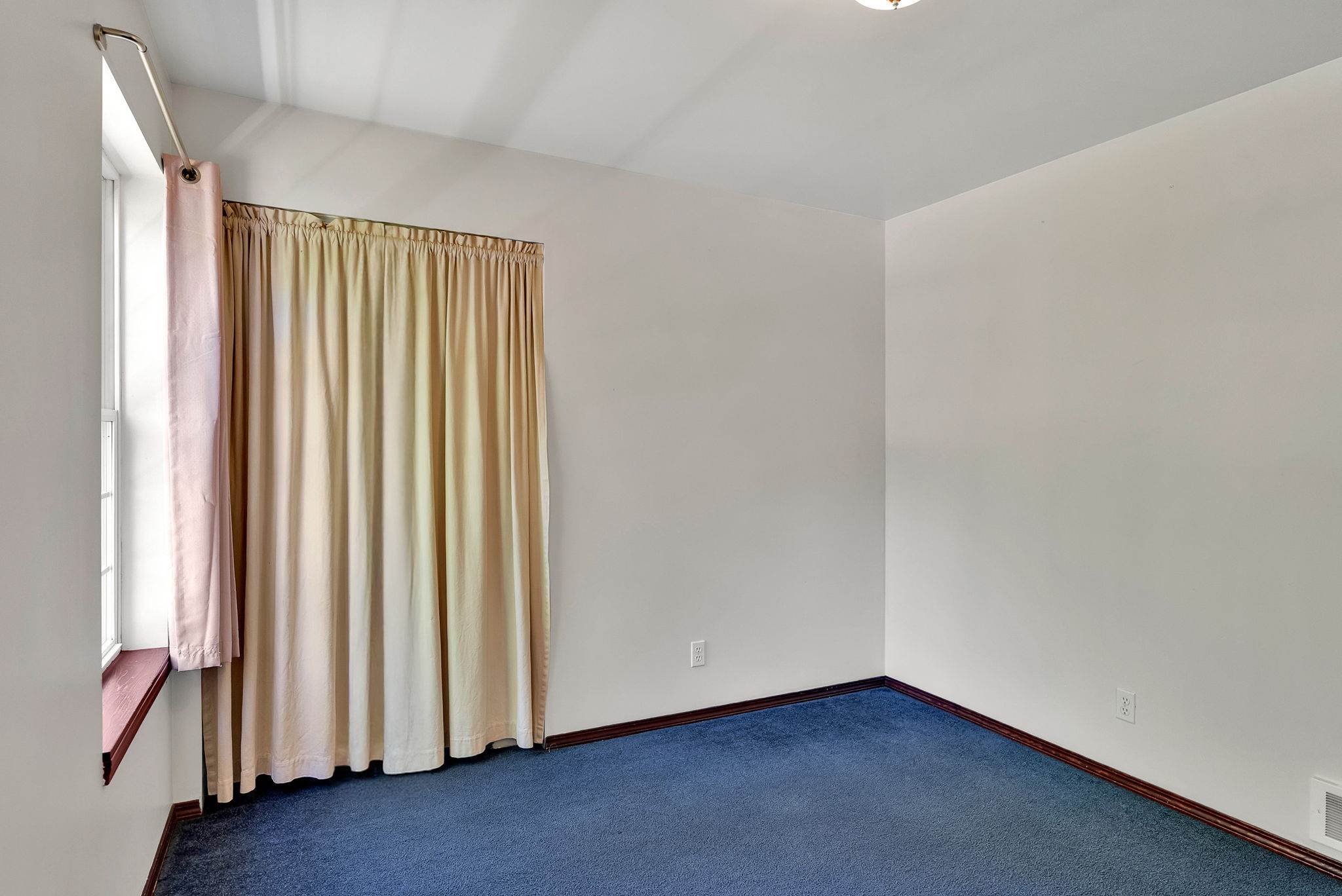 12854 East Hellroaring Rd, Athol, ID 83801