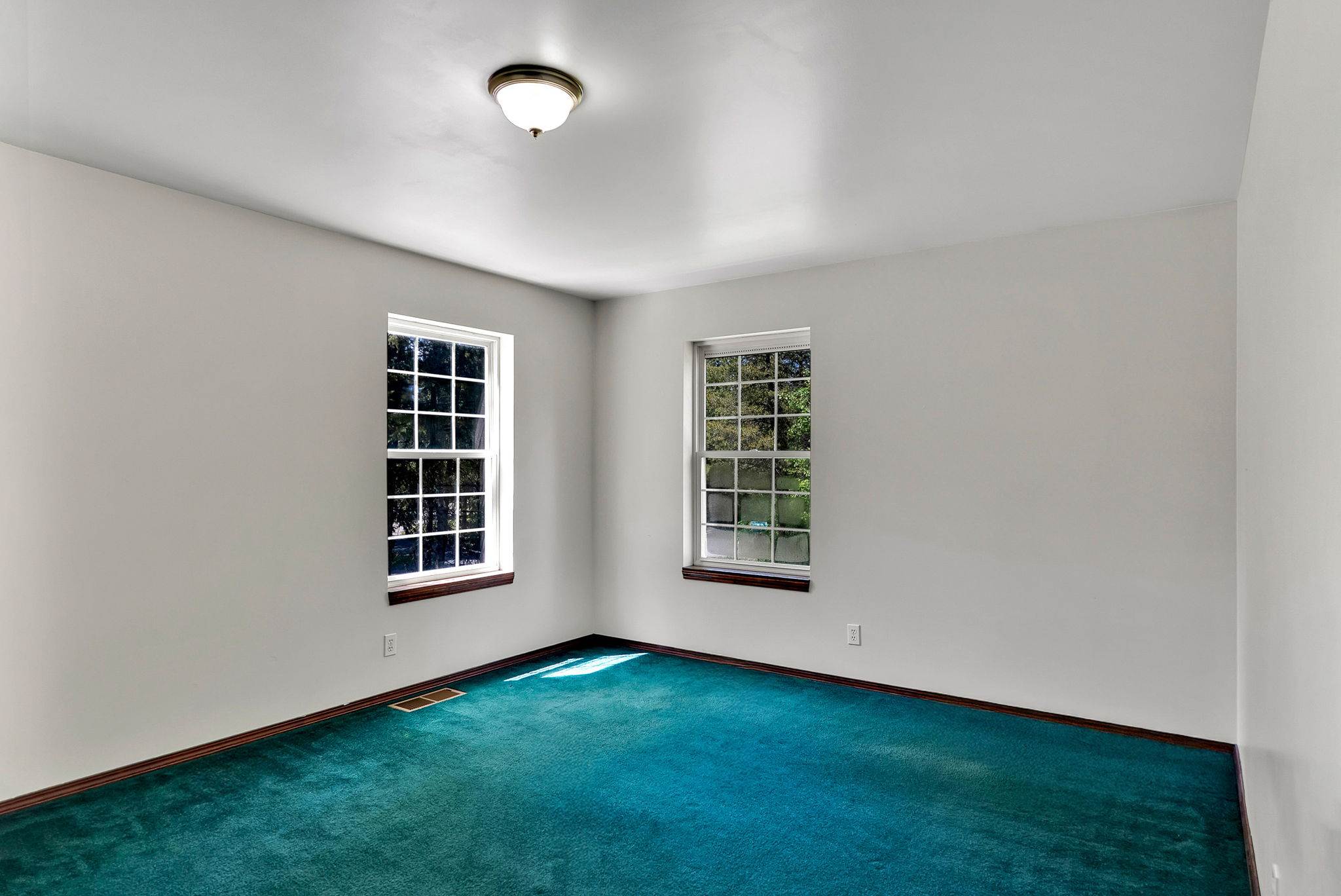 12854 East Hellroaring Rd, Athol, ID 83801